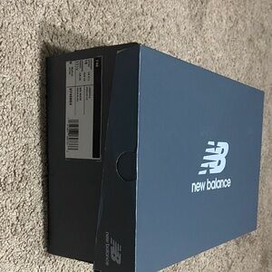 New Balance Men's White and Burgundy Athletic fashion shoe